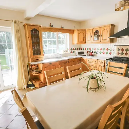 4 Mcneela Terrace * Westport